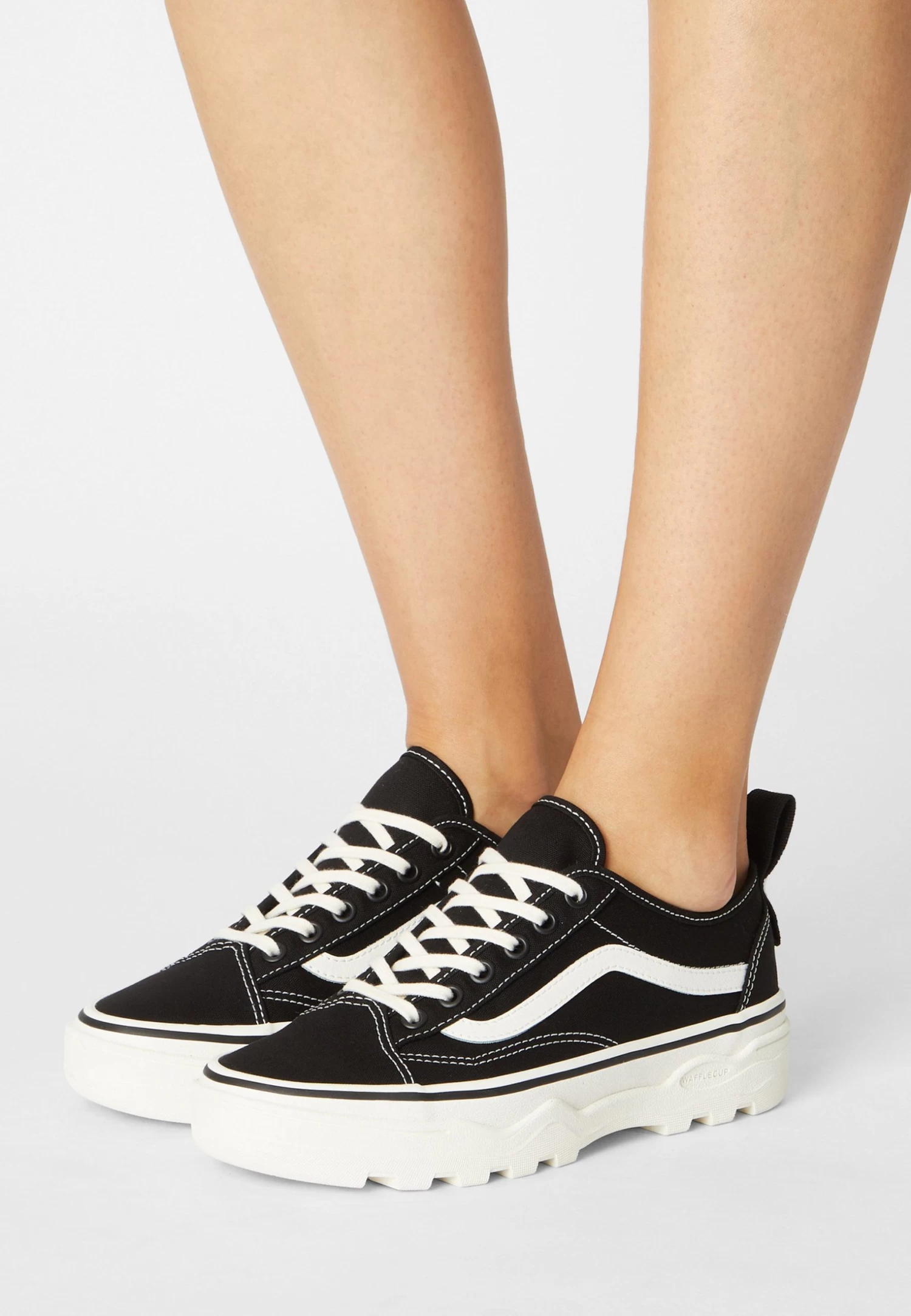Vans Sentry Old Skool - Sneakers Laag - Black/Marshmallow 1 Vans Sentry Old Skool - Sneakers Laag - Black/Marshmallow