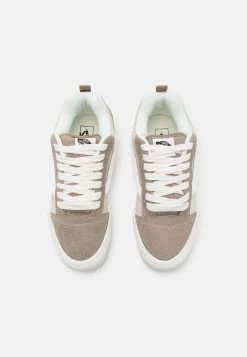 Vans Knu Skool Unisex - Skateschoenen - Beige/Light Brown/White 9 Vans Knu Skool Unisex - Skateschoenen - Beige/Light Brown/White -Kleding Verkoop da6bd36bf9d3469ea05d64d192dd8ac3