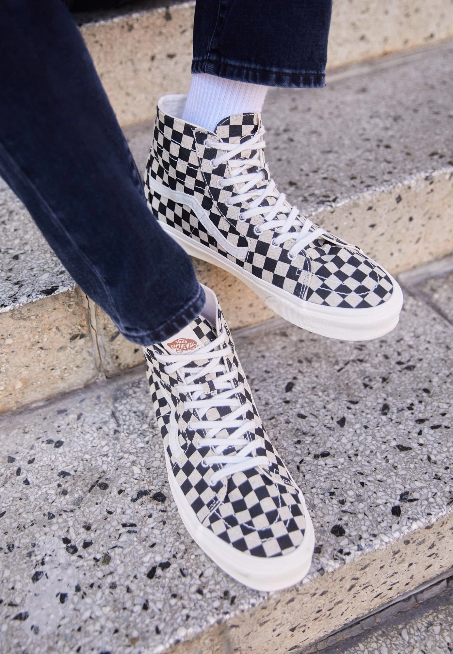 Vans Ua Sk8-Hi Tapered Unisex - Sneakers Hoog - Off-White/Black/White 1 Vans Ua Sk8-Hi Tapered Unisex - Sneakers Hoog - Off-White/Black/White